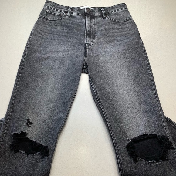 ❗️SOLD❗️A&F Ankle Straight Ultra High Rise 28 Regular Ripped Washed Black NWOT - Picture 2 of 8